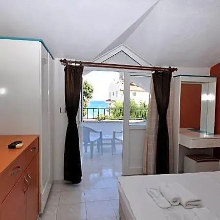 Lale Hotel 3*